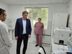  Сегодня глава Карабудахкентского района Махмуд Амиралиев посетил Карабудахкентскую районную больницу, где ознакомился с капремонтом лабораторного отделения больницы.