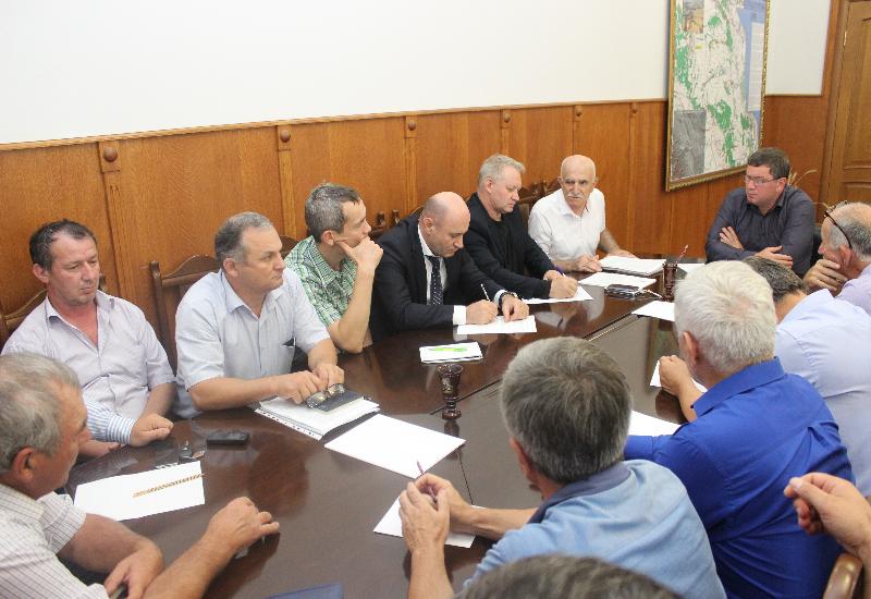 Совещание по анализу и выработке предложений по развитию агропромышленного комплекса прошло в Карабудахкентском районе