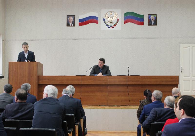 В Карабудахкентском районе обсудили вопросы взаимодействия миграционного отдела МВД России по Карабудахкентскому району со структурными подразделениями 